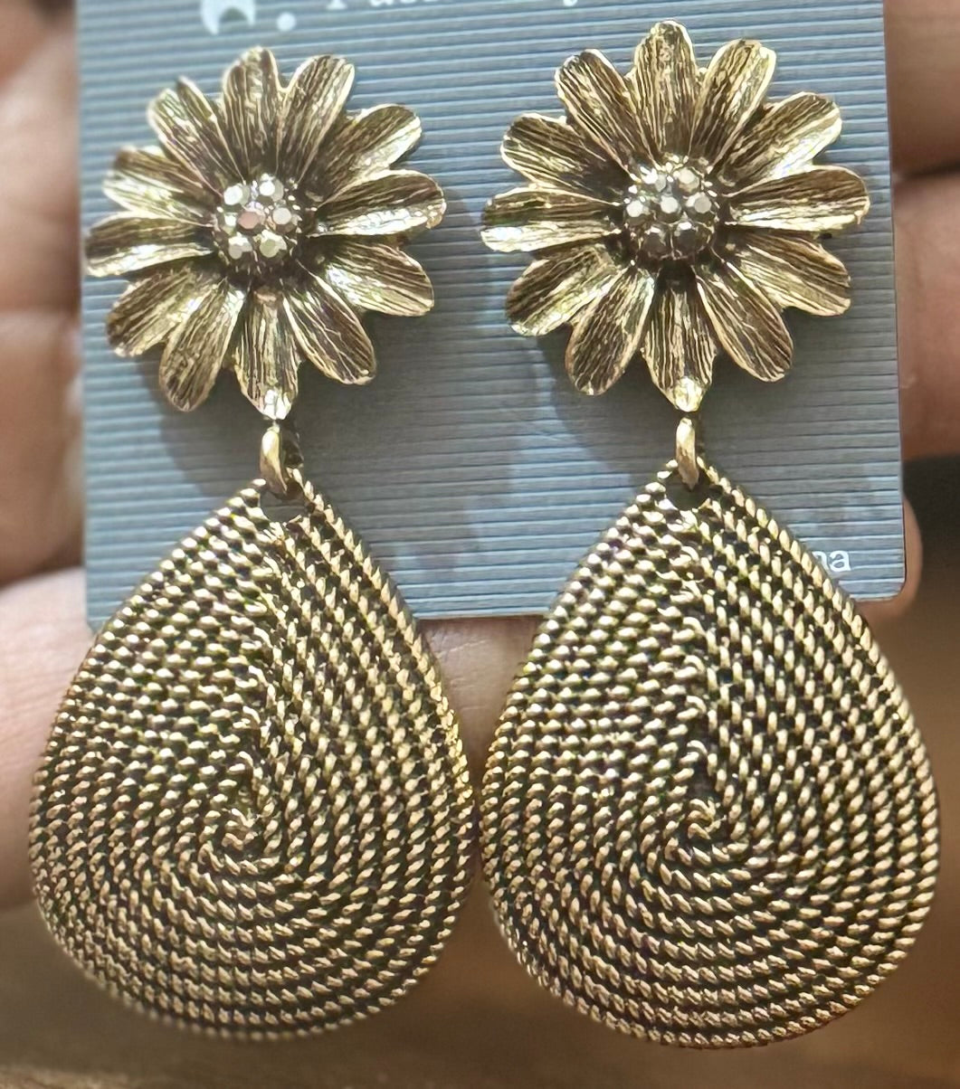 Dangle earrings