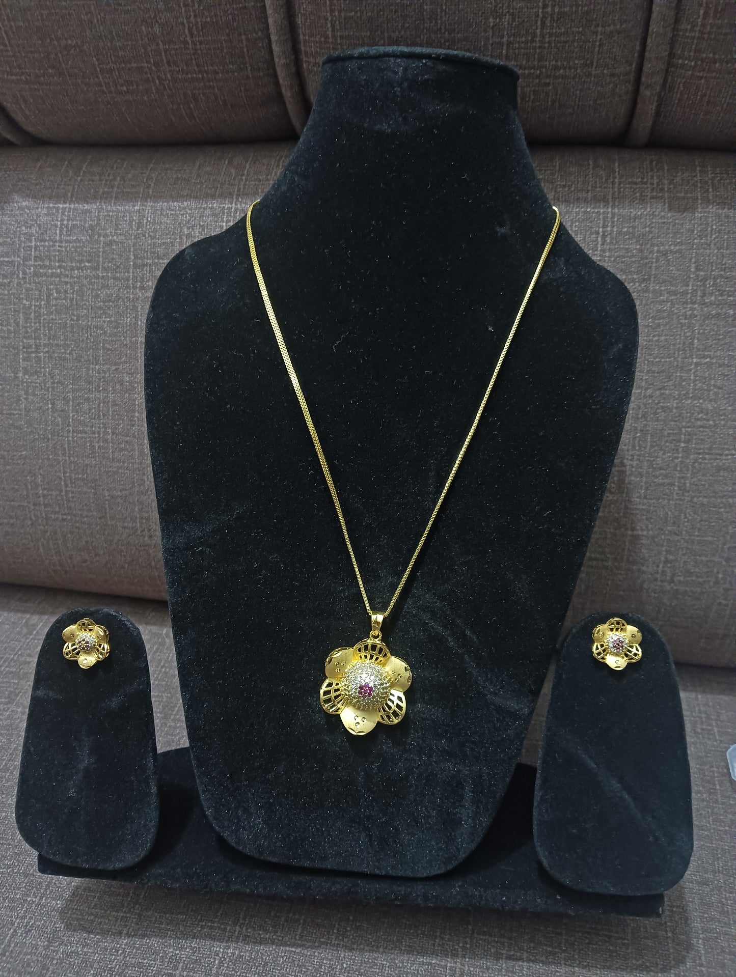 Gold plated necklace set