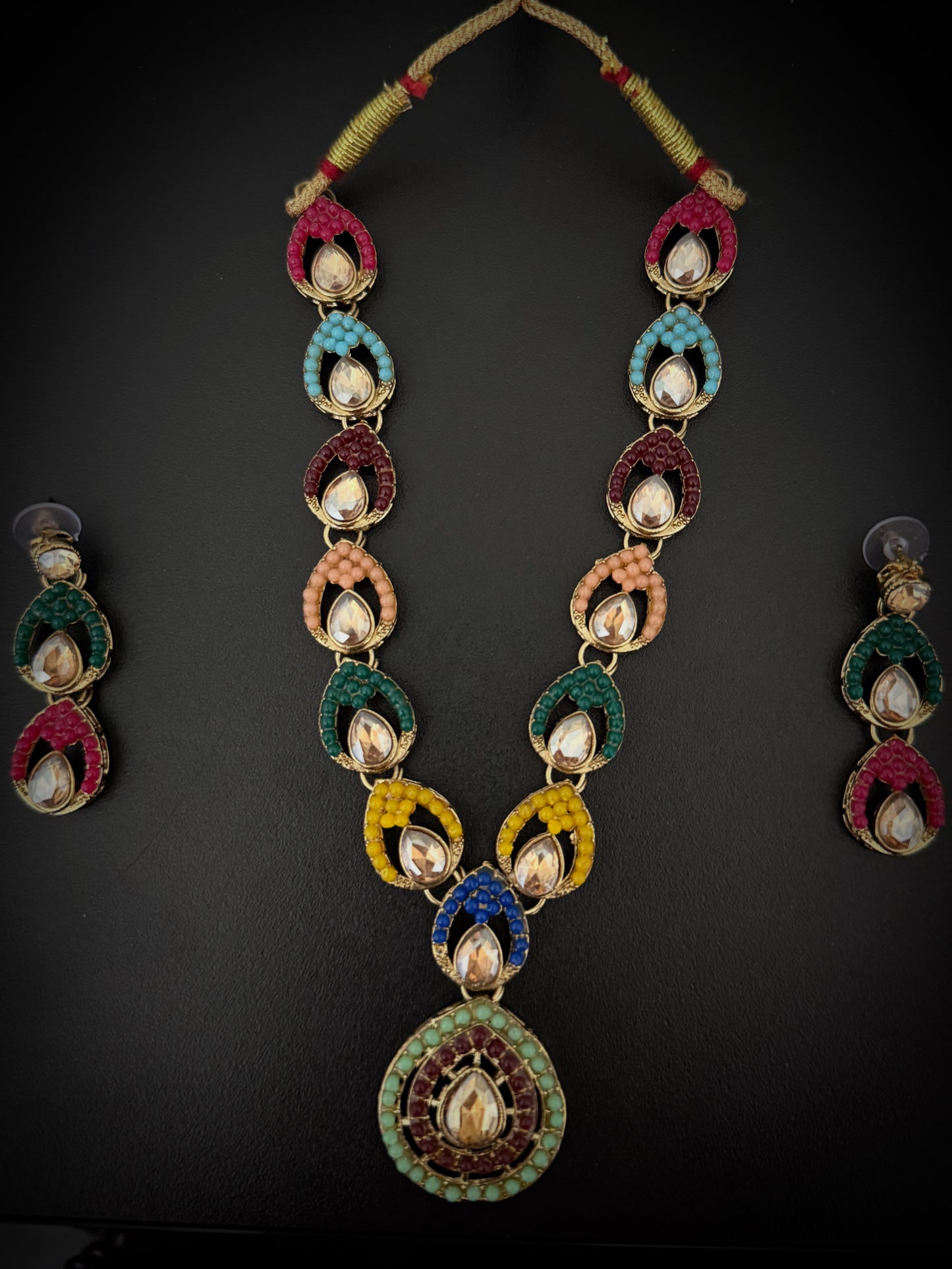 Multicolor necklace set