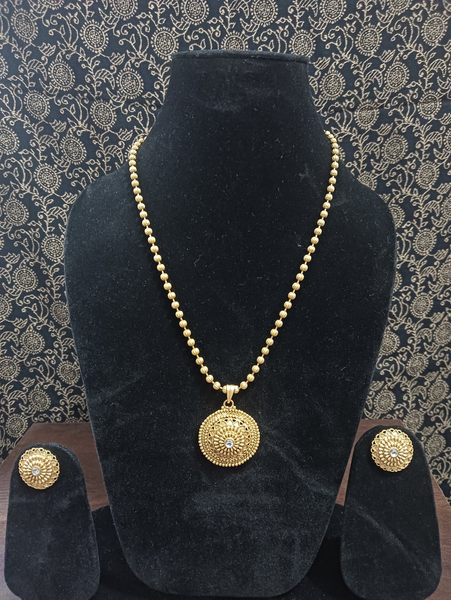 Gold-plated pendant necklace set